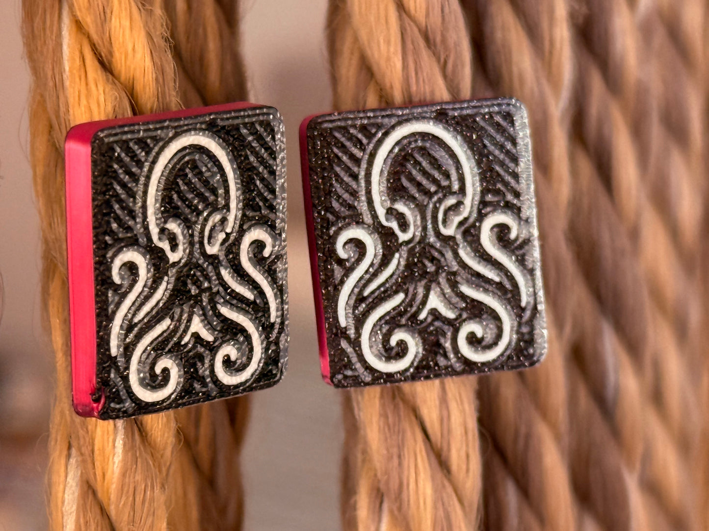 Abysso's drop earrings. STUDS